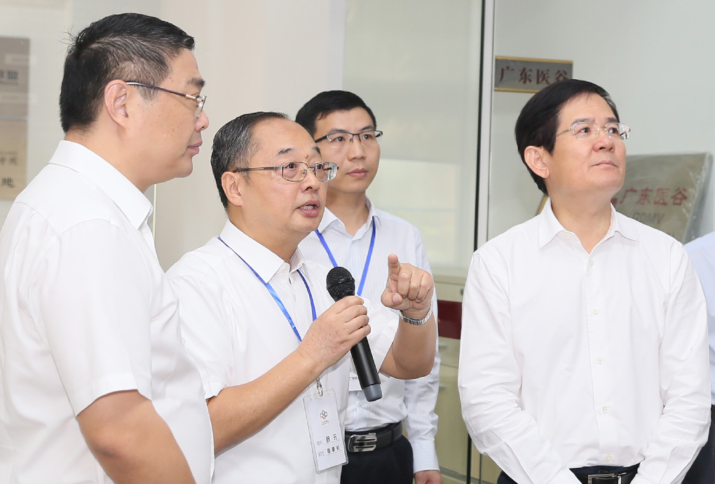 時任廣東省常務副省長徐少華