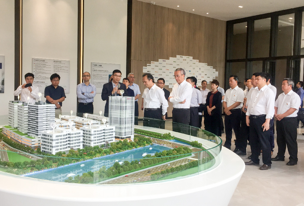 黃埔區(qū)委書記周亞偉、南沙區(qū)委書記蔡朝林