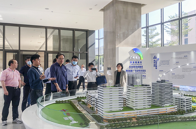 河南省商務(wù)廳黨組成員、省自貿(mào)辦副主任陳凱杰一行蒞臨廣東醫(yī)谷考察調(diào)研