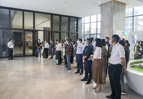 2020年花都區(qū)副處級領(lǐng)導(dǎo)干部任職培訓(xùn)班領(lǐng)導(dǎo)一行蒞臨廣東醫(yī)谷考察交流