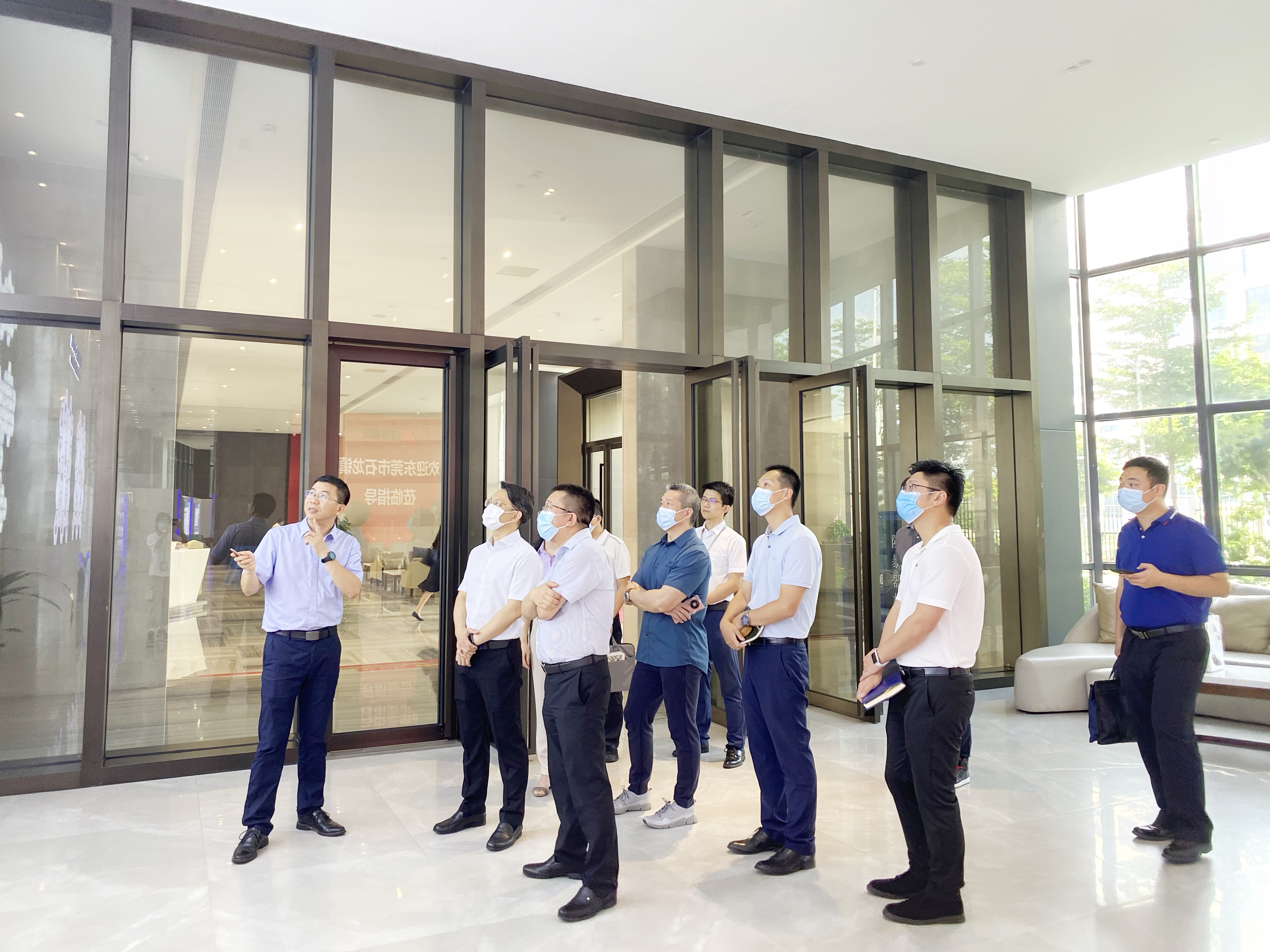 【園區(qū)新聞】東莞市石龍鎮(zhèn)書(shū)記陳慶松一行蒞臨廣東醫(yī)谷考察交流