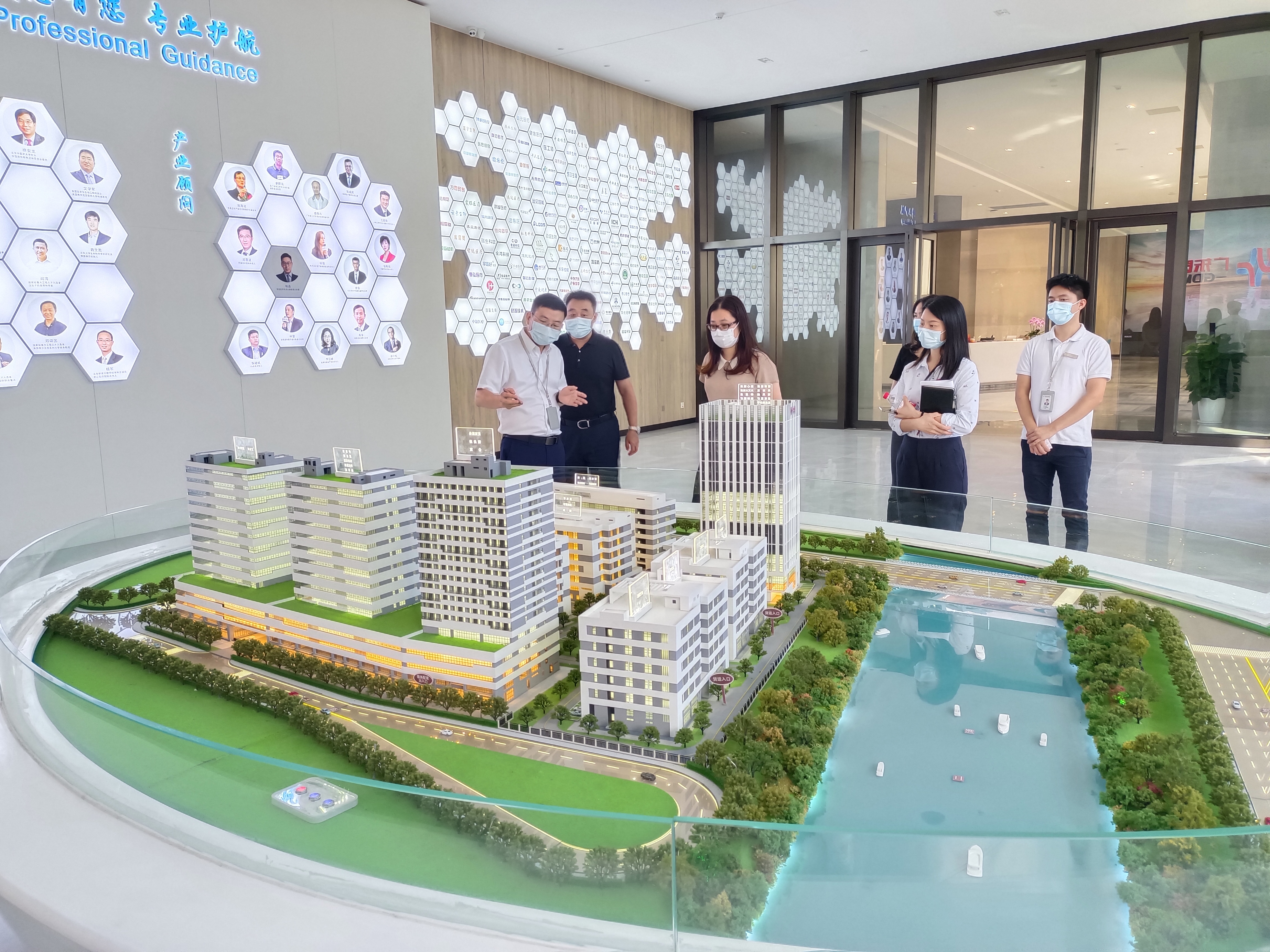 【園區(qū)新聞】南沙區(qū)孫勇副區(qū)長、馬潔紅副區(qū)長等一行蒞臨廣東醫(yī)谷考察指導(dǎo)