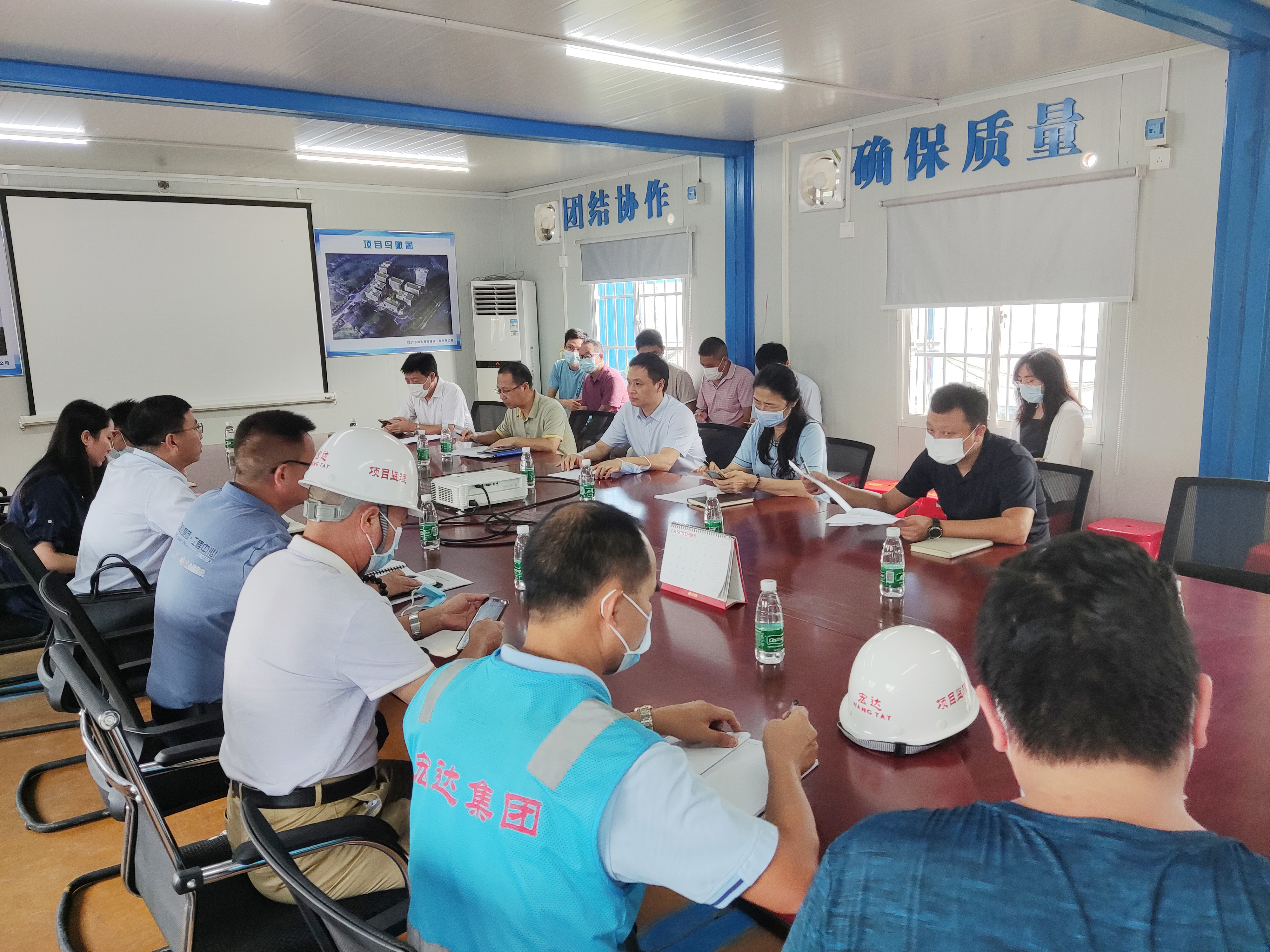 珠海高新區(qū)管委會劉宏常務(wù)副主任一行蒞臨廣東醫(yī)谷珠海項目調(diào)研指導(dǎo) 