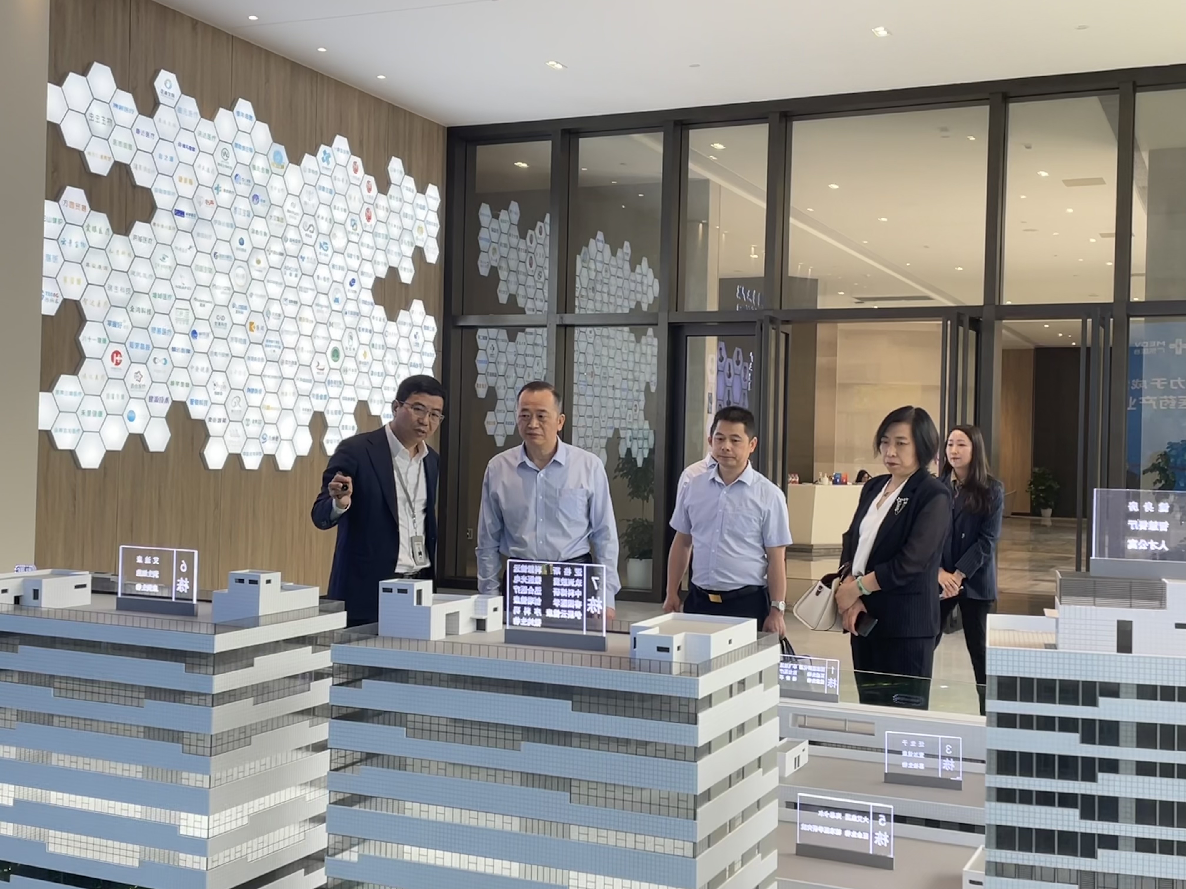 廣東省企業(yè)聯(lián)合會(huì)黨支部書(shū)孫傳春一行蒞臨廣東醫(yī)谷·南沙生命科學(xué)園（一園）考察交流