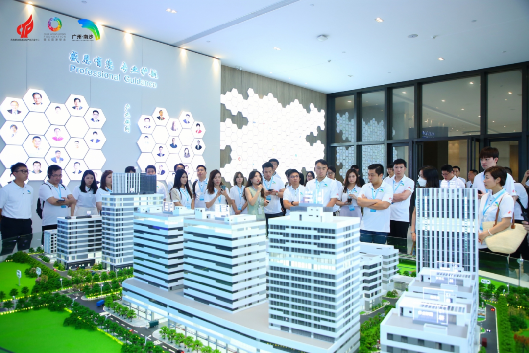 團結香港基金顧問曹萬泰一行蒞臨廣東醫(yī)谷考察調研