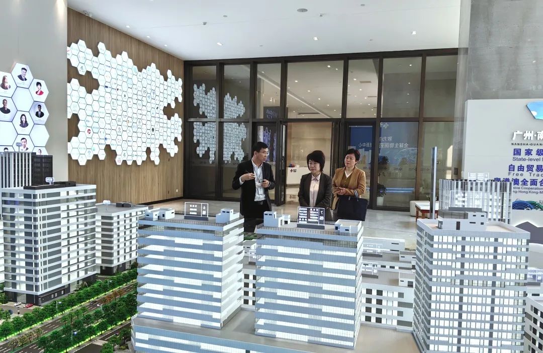 陜西省貿(mào)促會(huì)（陜西國際商會(huì)）會(huì)長賈正蘭蒞臨廣東醫(yī)谷考察交流