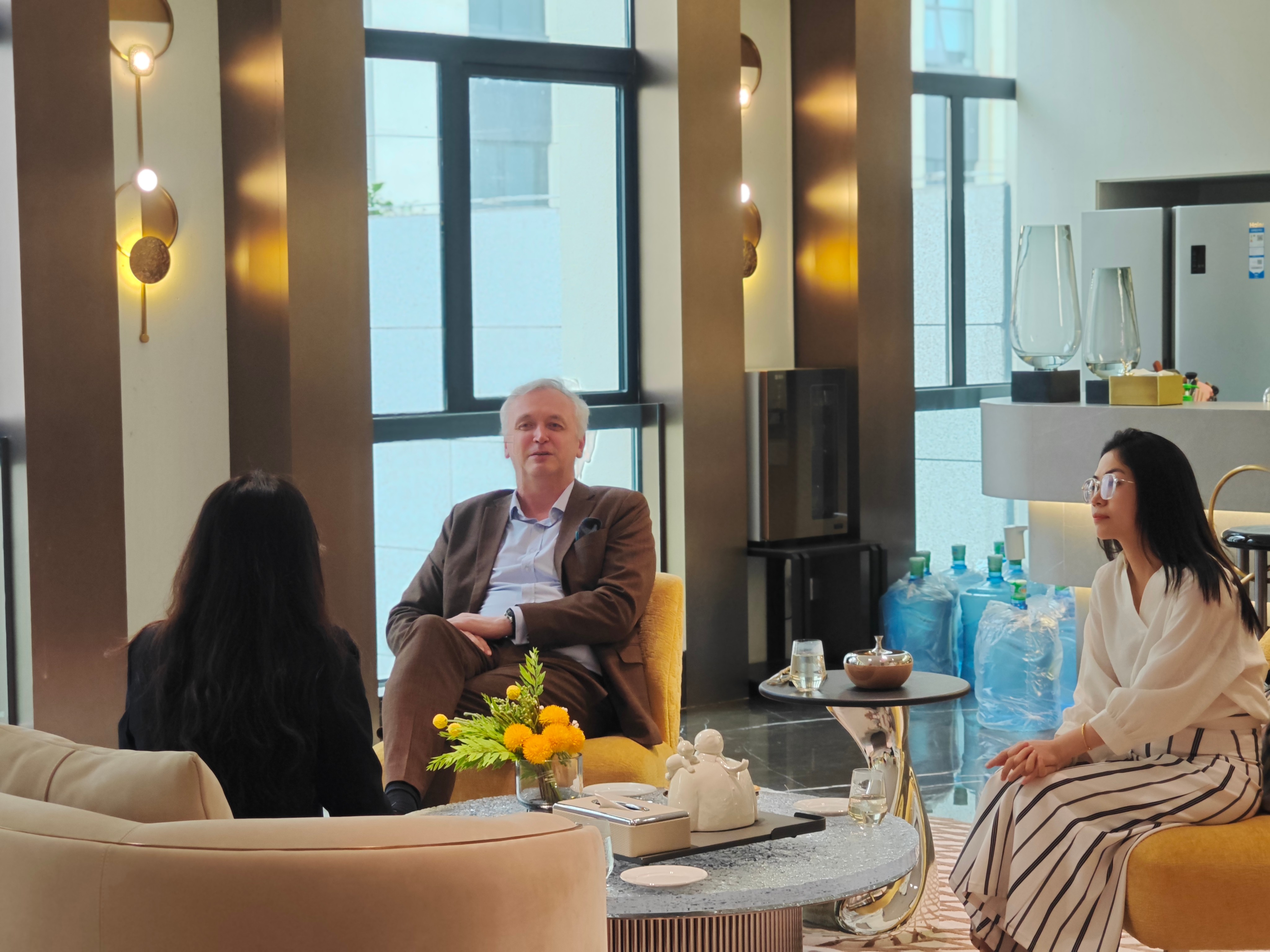 比利時駐北京大使館瓦隆地區(qū)商務及科技領事德迪業(yè)蒞臨廣東醫(yī)谷考察