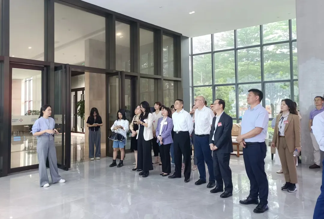 貿(mào)促會與粵港澳大灣區(qū)發(fā)展工商圓桌會議嘉賓一行蒞臨廣東醫(yī)谷考察調(diào)研