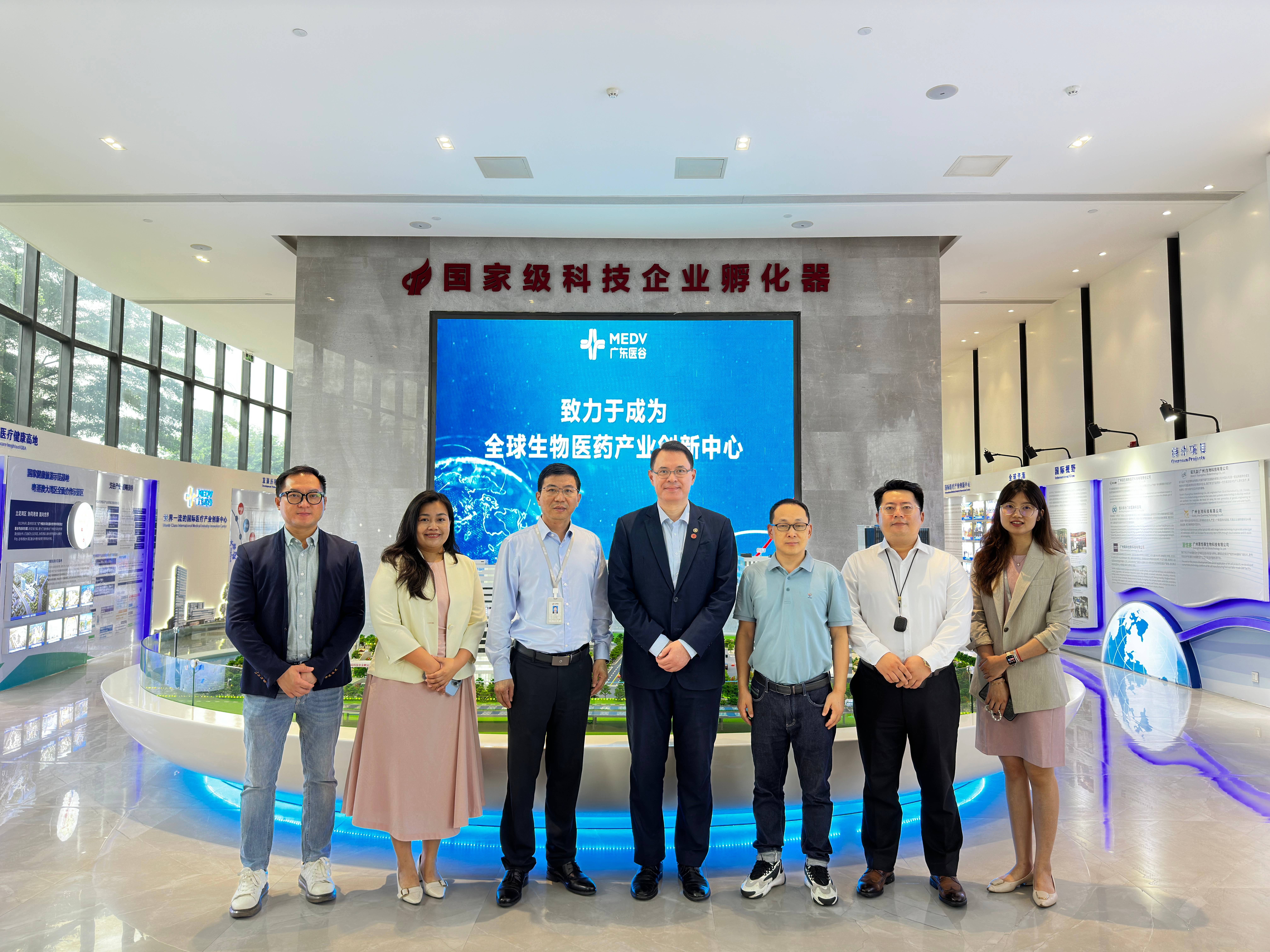 粵港澳大灣區(qū)創(chuàng)新智庫主席莊守堃一行蒞臨廣東醫(yī)谷考察調(diào)研