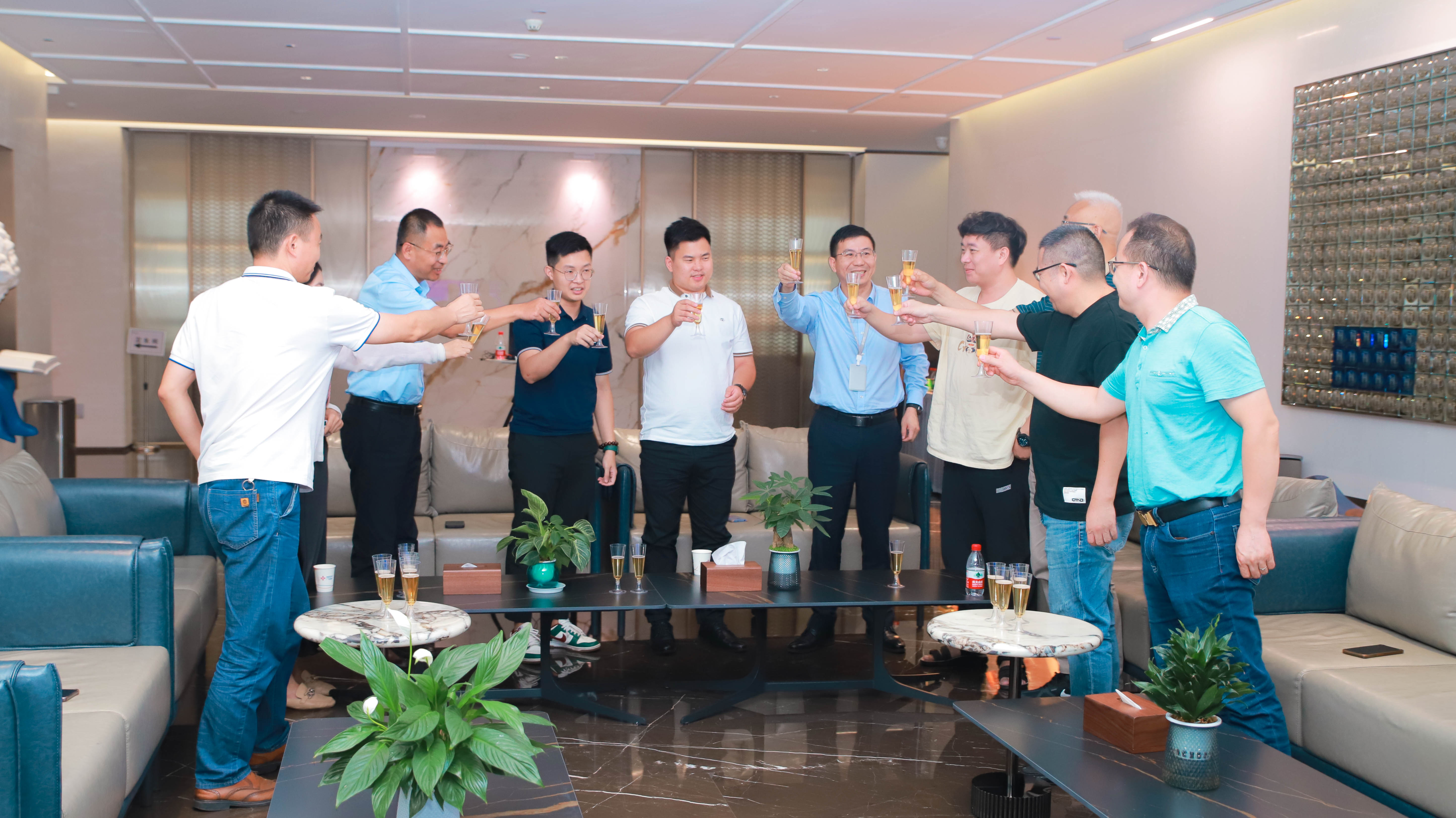 “醫(yī)械創(chuàng)新研發(fā)智造夜：前沿技術(shù)與產(chǎn)業(yè)融合”——廣東醫(yī)谷珠海金鼎夜話順利舉辦！