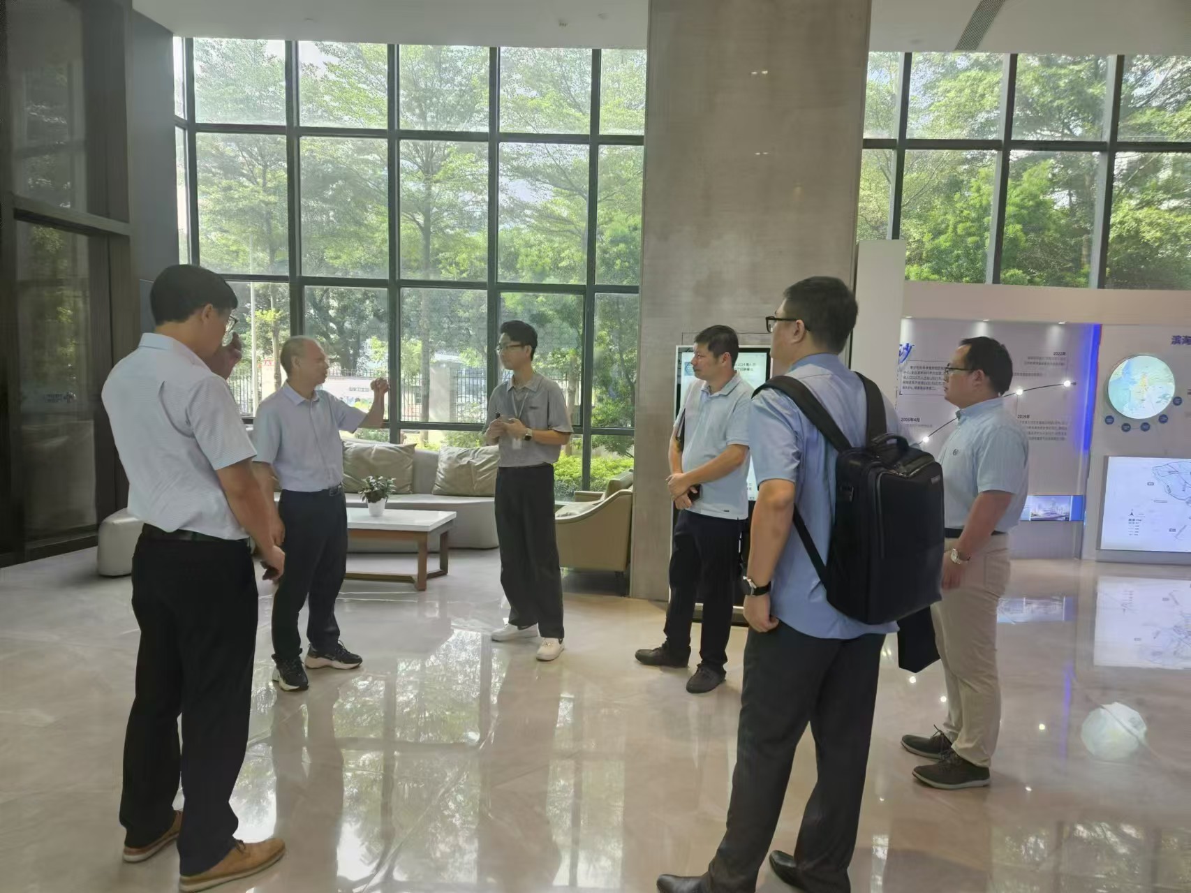 廣州市衛(wèi)健委王錫輝處長一行蒞臨廣東醫(yī)谷考察調(diào)研