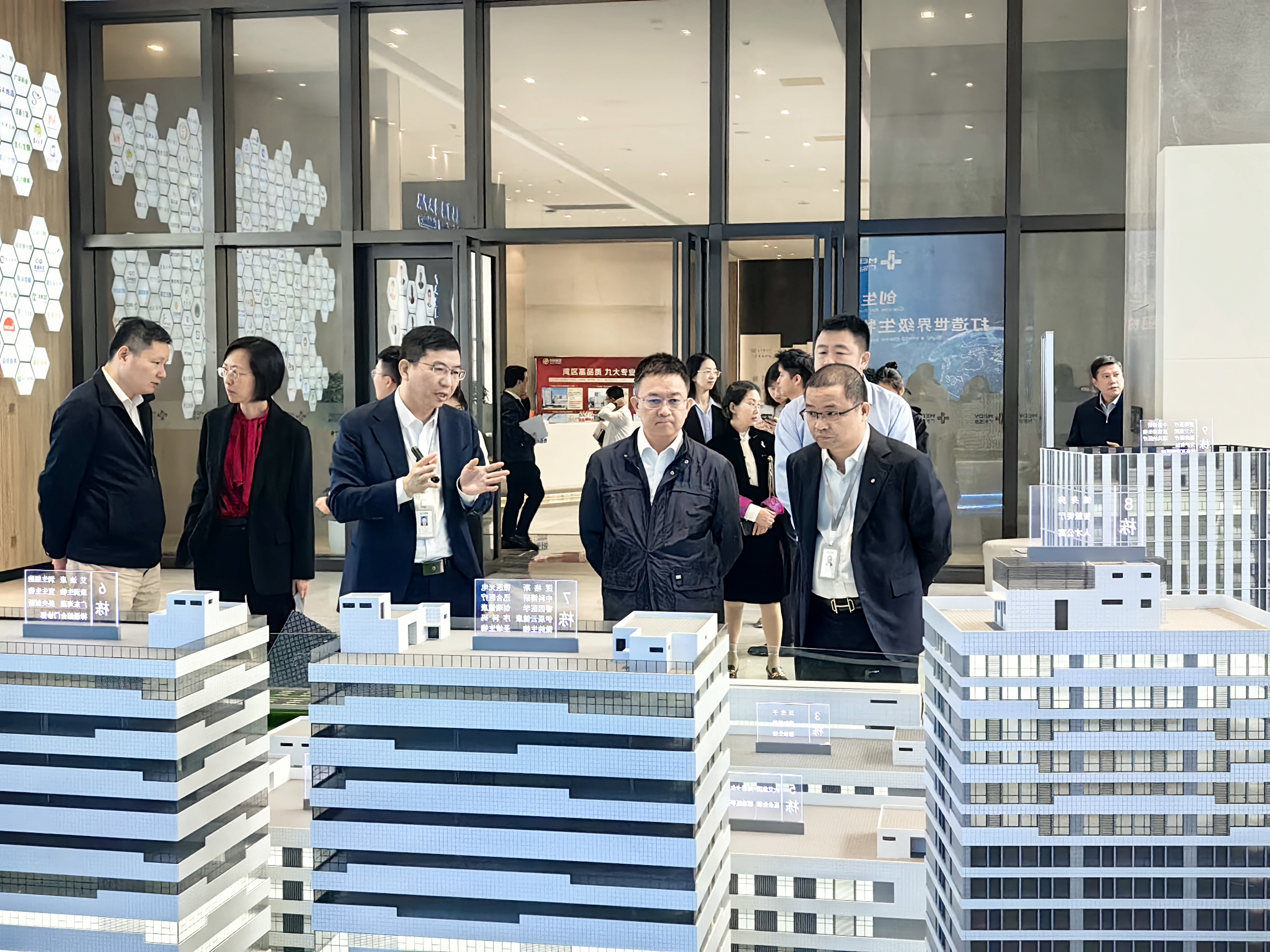 廣州市委常委、南沙區(qū)委書(shū)記劉煒一行蒞臨廣東醫(yī)谷考察交流