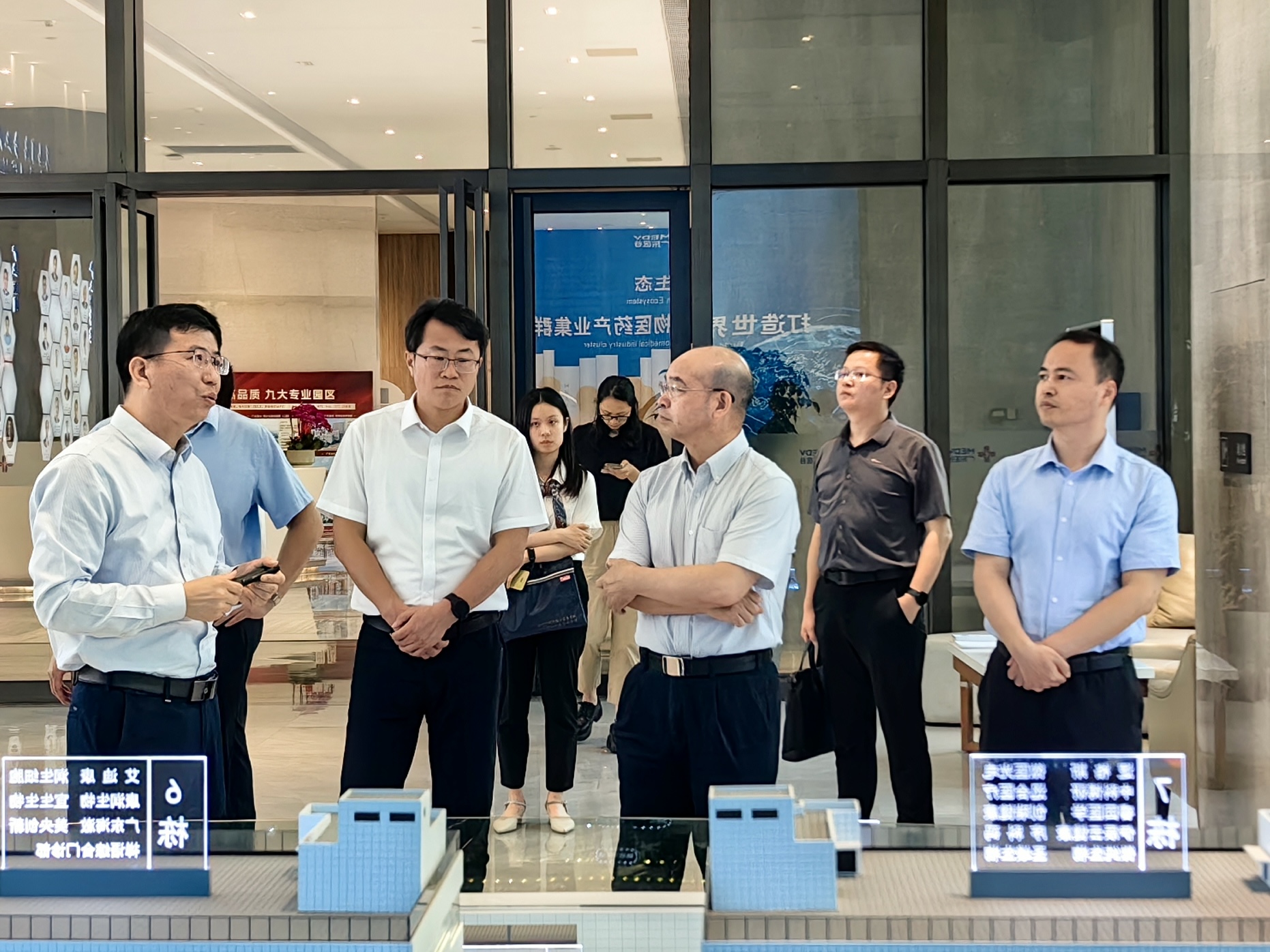 國家生物信息中心黨委書記、副主任黃鐵青一行蒞臨廣東醫(yī)谷考察調(diào)研