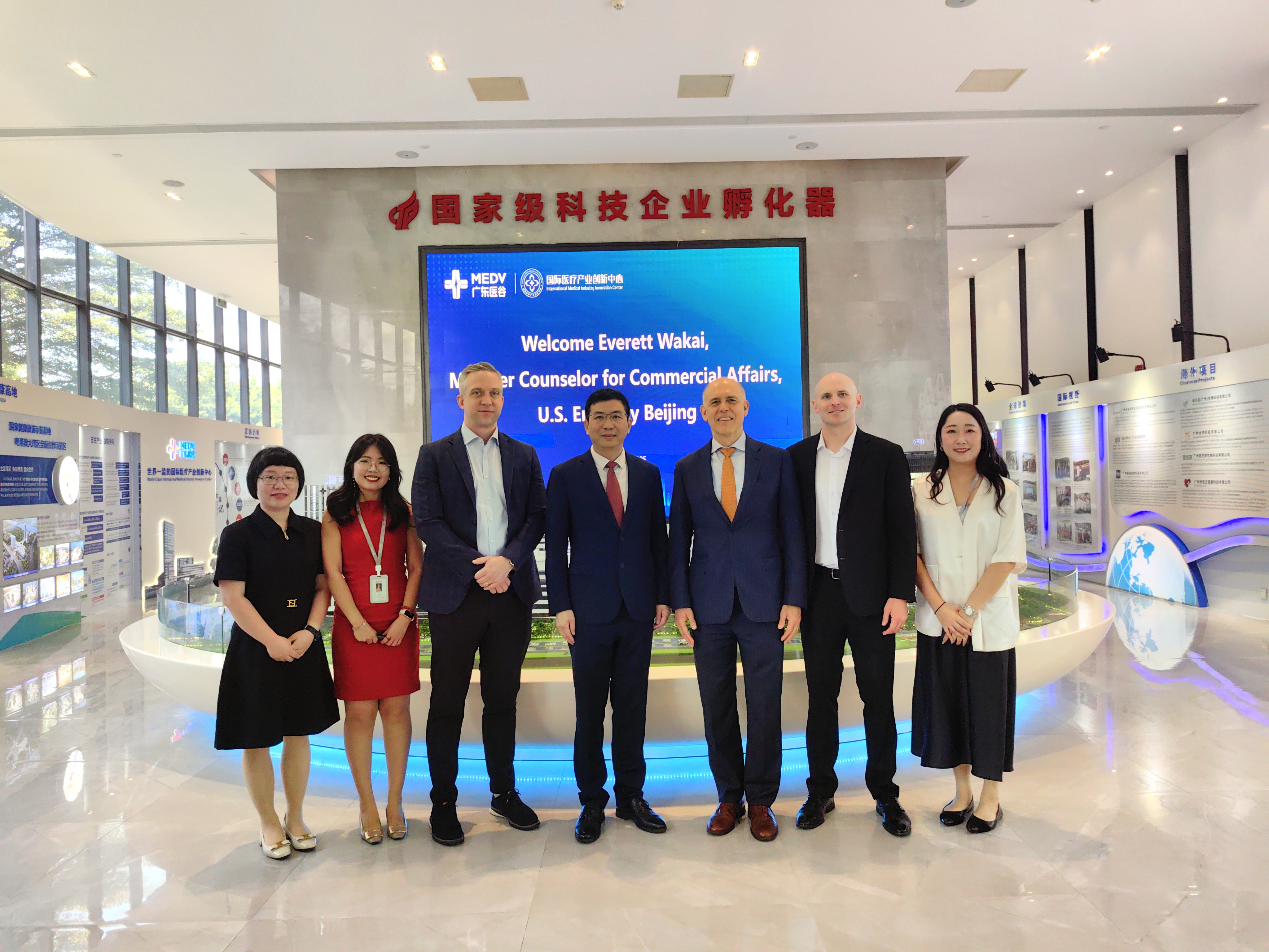 美國(guó)駐華大使館公使銜商務(wù)參贊蒞臨廣東醫(yī)谷考察交流